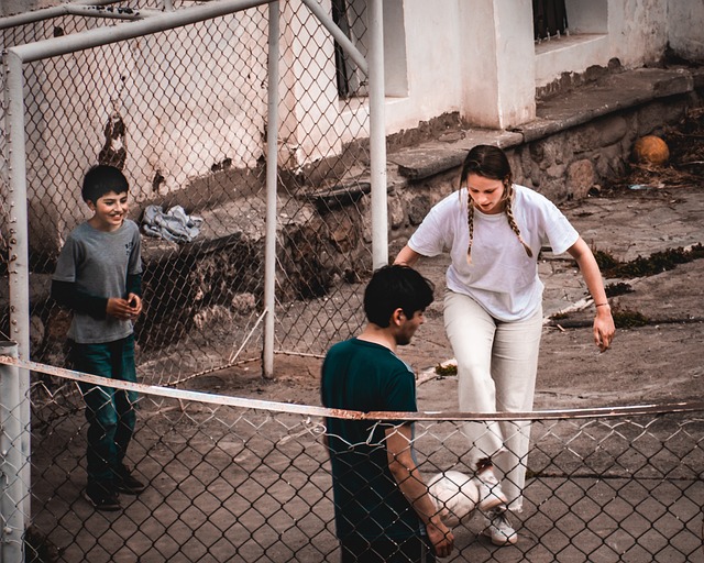 他们走回正 他们走回正